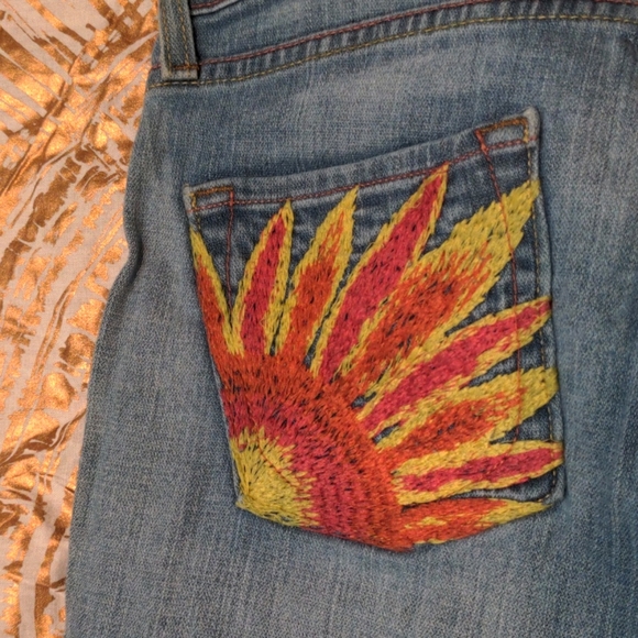 Embroidered Jeans LOVE IS ALL WE NEED! ❤️ - Picture 4 of 9